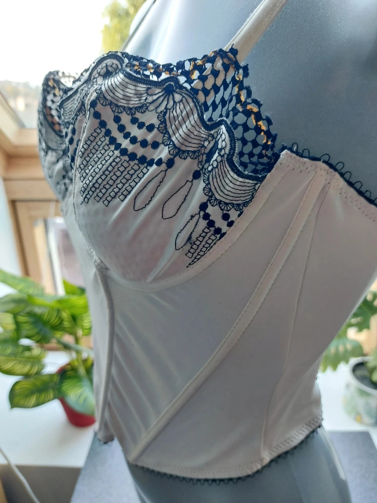 Satijnen en geborduurd bustier, romantische look Maat S/M – photo 10